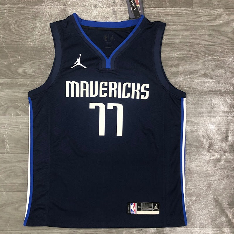 Dallas Mavericks Statement Edition Retro - Bleu marine - Luka Doncic - 77