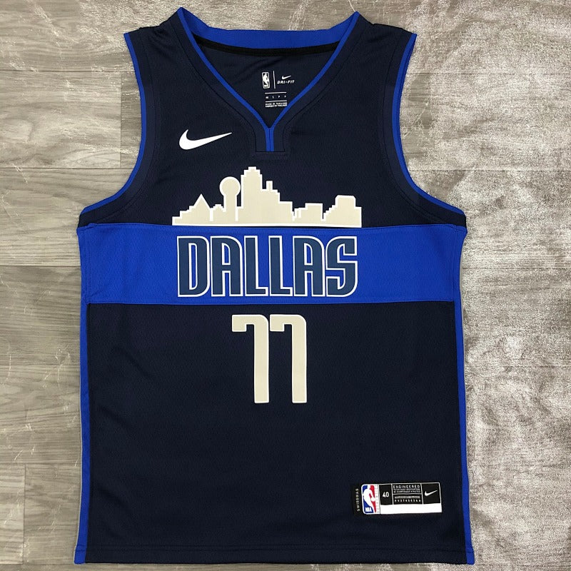 Dallas Mavericks Skyline - Bleu marine - Luka Doncic - 77